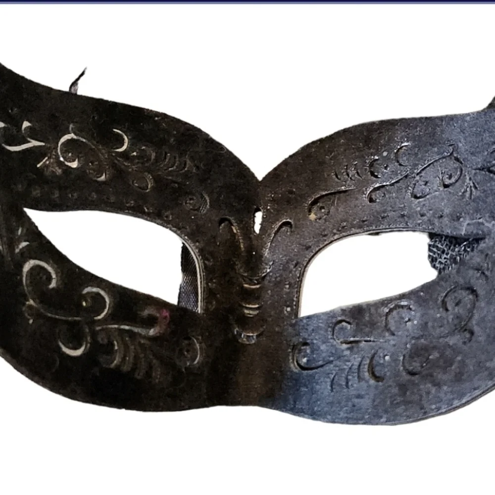 Mardi Gras Feather Accent Mask